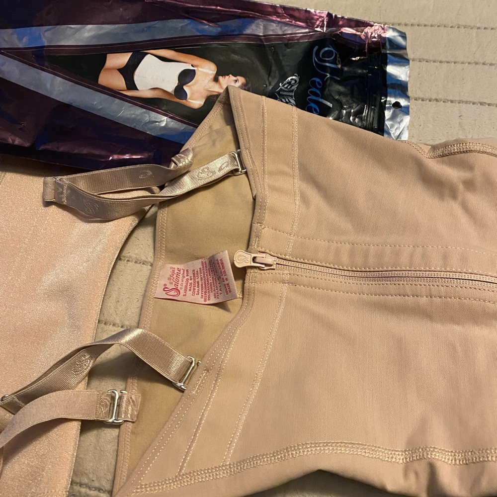 2 waist trainers. Perfect condition